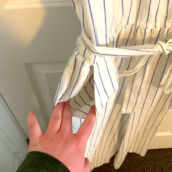 Old Navy Women’s Medium Blue and White Pinstripe Flutter Sleeve Jumpsuit - Picture 5 of 5